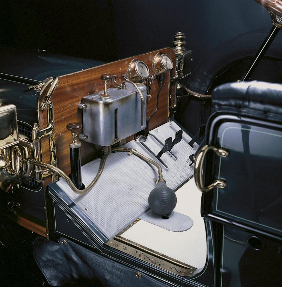 Интерьер White Model M Steam Touring 1909 года  (фото 2 из 3)